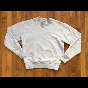 uniqlo grey pullover🪐